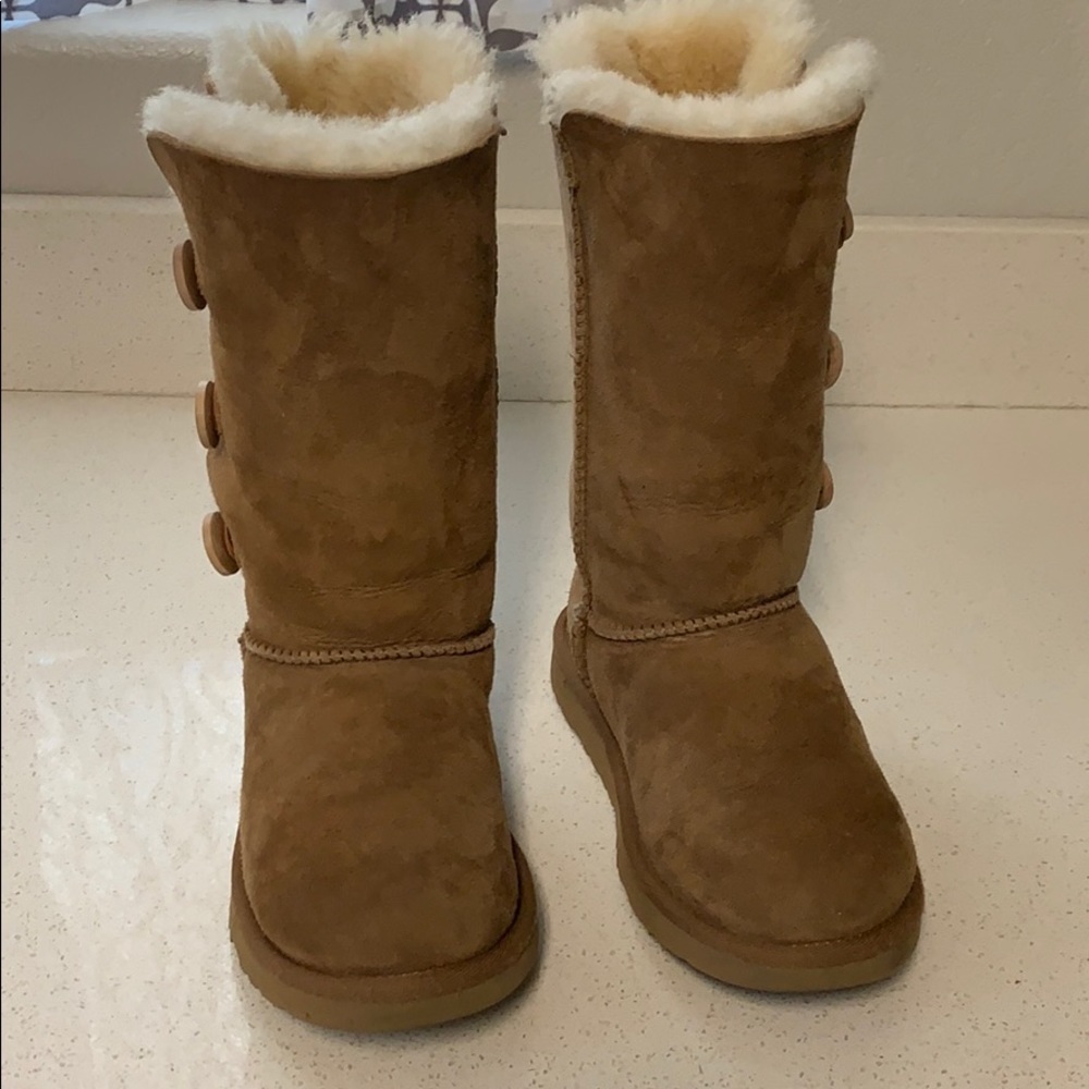 Girls SZ 1 Ugg 3 Button Bailey Boots